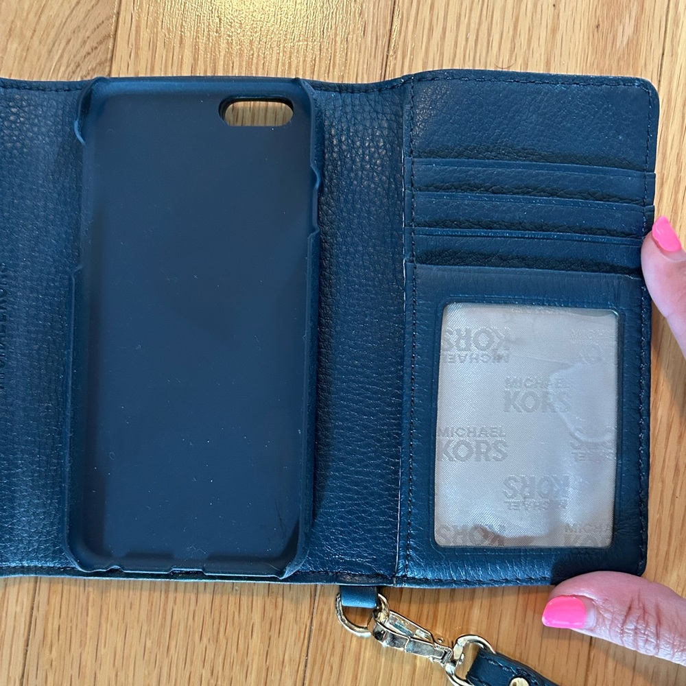 Michael Kors Navy Clutch With Phone Case - NWOT - Picture 5 of 9